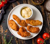 Куриные стрипсы с сырным соусом