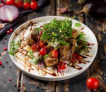 Салат с хрустящими баклажанами