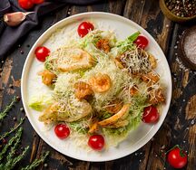 Салат Цезарь с креветкам