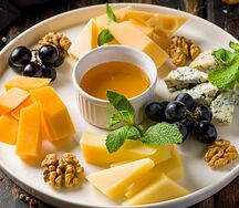 Ассорти европейских сыров