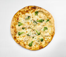 Пицца с цыпленком и брокколи