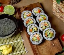 Кимпаб с креветками и овощами