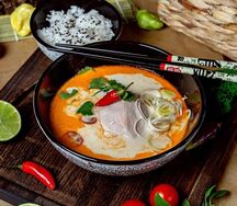 Том кха с курицей и рисом