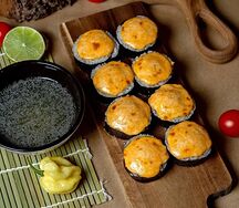 Запеченный кимпаб с крабовым мясом и овощами