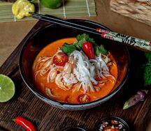 Малазийская лакса с морепродуктами