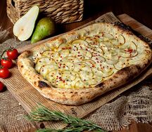 Пицца Неаполитана Груша-горгонзола