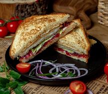 Чикагский пряный сэндвич с хрустящим цыпленком