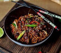 Копченая лапша с уткой по-пекински