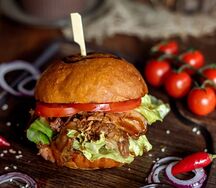 Бургер Тонкацу с грудинкой