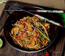 Лаосская лапша с курицей