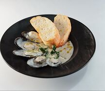 Мидии с соусом блючиз