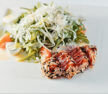 Салат с тунцом