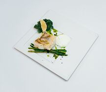 Филе судака с птитимом и спаржей