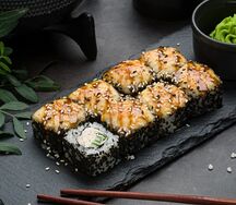 Ролл Запеченная Калифорния в кунжуте