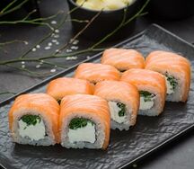 Ролл Филадельфия с зеленым луком