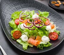 Салат с лососем