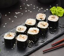 Классический ролл с угрем