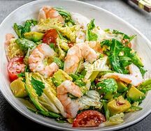 Салат с авокадо и креветками