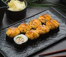 Ролл запеченный с кальмаром и окунем