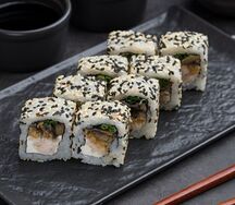 Ролл с курицей и грибами