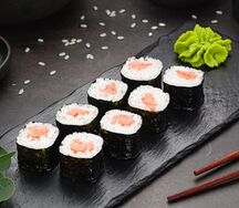 Классический ролл с лососем