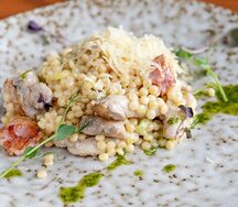 Паста птитим с курицей и беконом