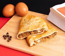 Чебурек с жареной капустой и яйцом