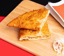 Чебурек с крабом и артишоками