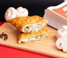 Чебурек Жюльен с креветками и жареными вешенками