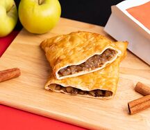 Чебурек с яблоком и корицей