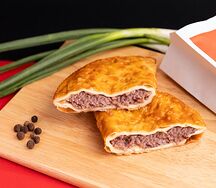 Чебурек с ягнёнком и барбарисом