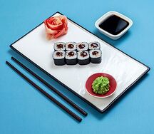 Маки с угрем