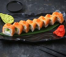 Филадельфия окинава с соусом спайси