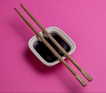 Соевый соус и палочка