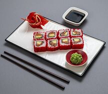 Калифорния Plus с лососем и авокадо