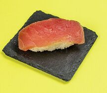 Суши с тунцом