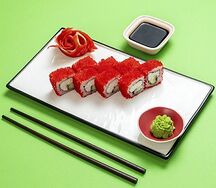 Калифорния со снежным крабом и огурцом