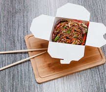 Вок с лососем и гречневой лапшой в соусе терияки