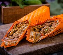 Шаурма с курицей в сырном лаваше