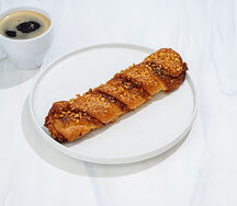 Косичка слоеная с орехом