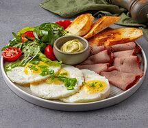 Глазунья с ростбифом