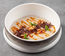 Каша овсяная с шоколадом и орехами