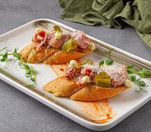 Брускетта с ростбифом