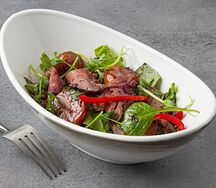 Теплый салат с говядиной