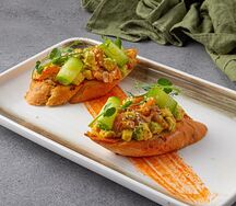 Брускетта с лососем