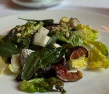 Салат с инжиром