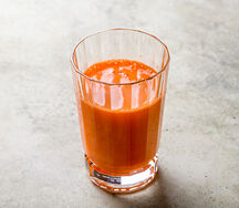 Свежевыжатый сок морковный