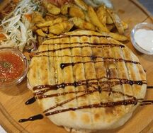 Турецко-немецкий донер в тандырной лепешке