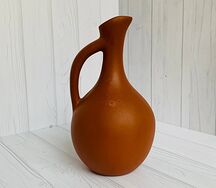 Кувшин из красной глины для напитков