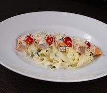 Феттуччине с лососем